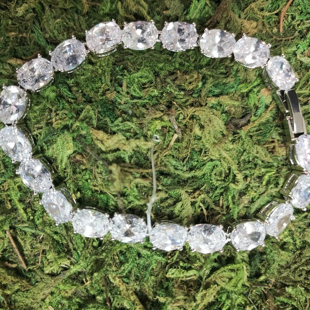 NEW Oval cut crystal bracelet - Picture 4 of 6